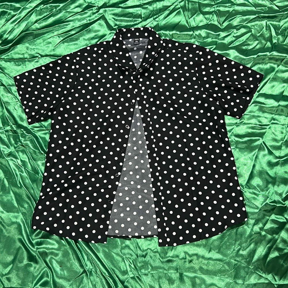 Large men’s black and white button down shirt